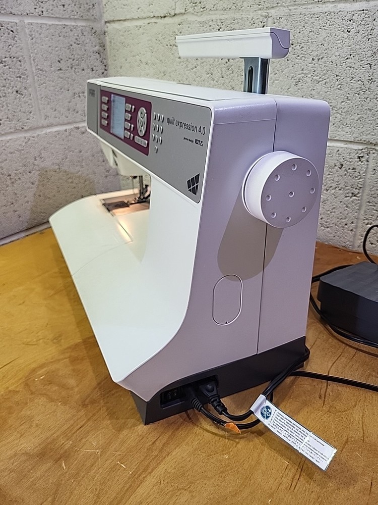Pfaff Quilt Expression 4.0 Sewing Machine With IDT- Working , Clean+ Extras.