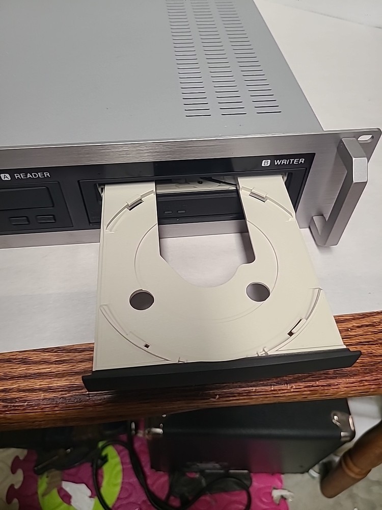 EPOTECH STUDIO 2 Rackmount CD DVD Duplicator Tested For Power ONLY