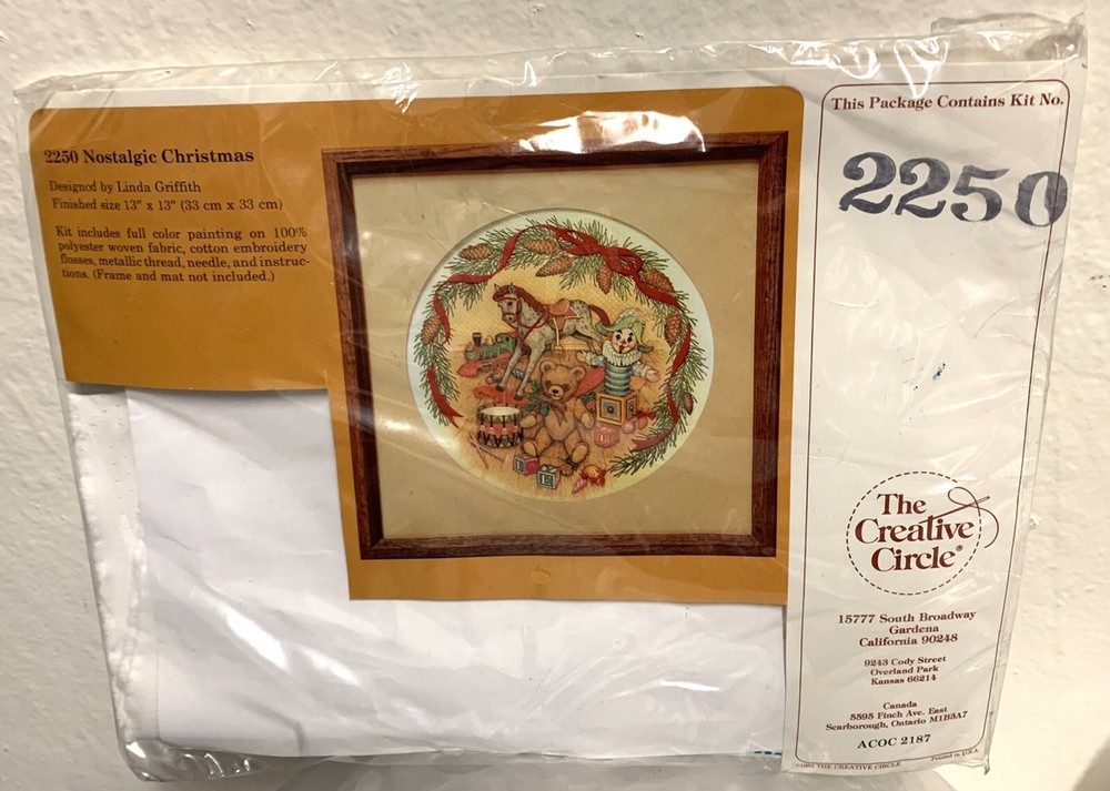 Creative Circle 1982 #2250 Nostalgic Christmas 13" x 13"
