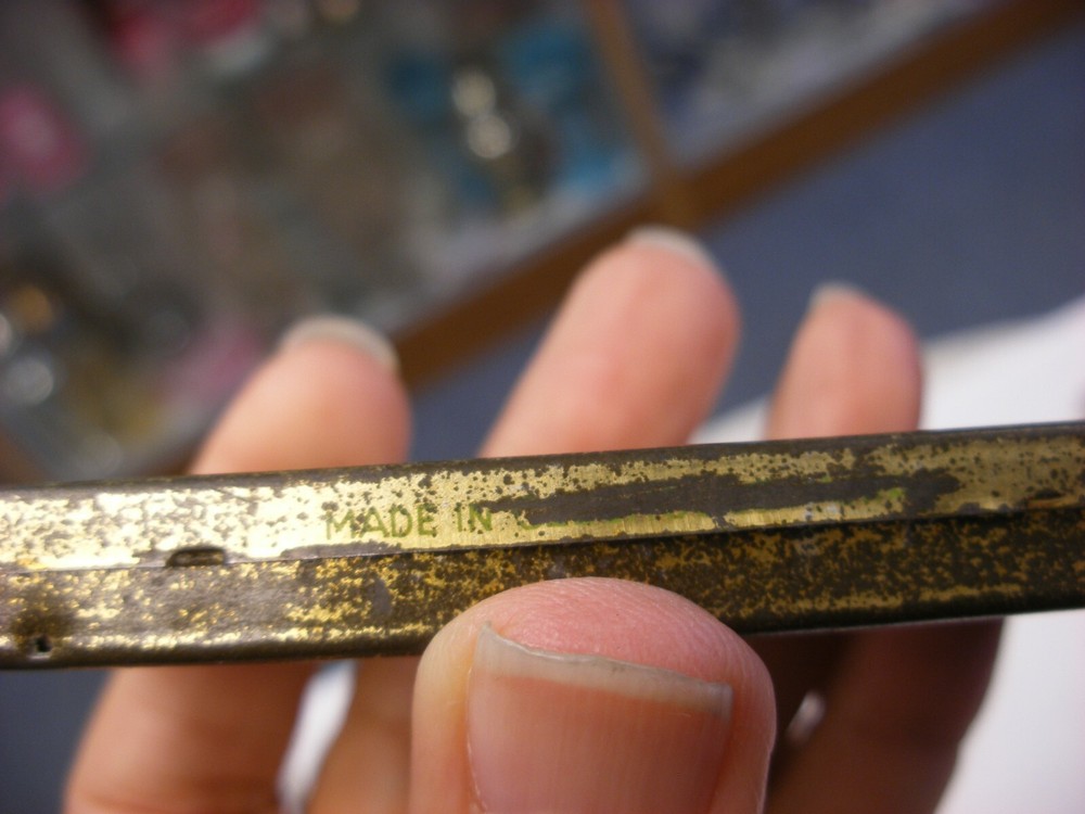 Phonograph Victrola Gramophone - Needle Tin - Bolo 600 - Empty