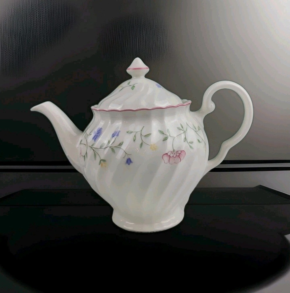Teapot Floral Scroll Pattern - Made in England
