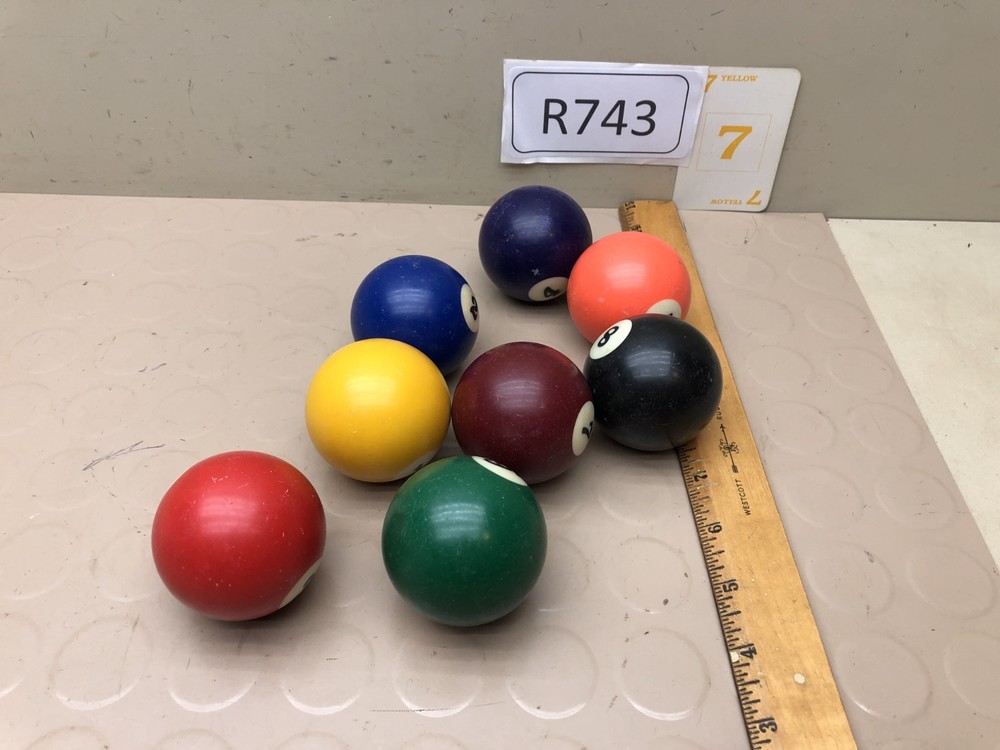 Vintage Pool Billiard Solid Color  Balls - Y7  8 Ball