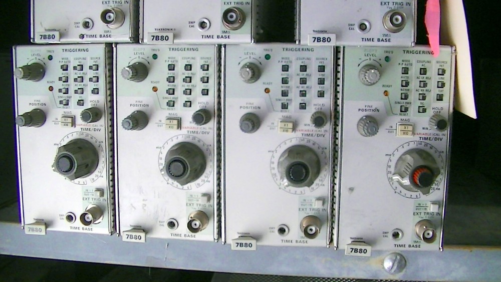 TEKTRONIX 7B80 TIME BASE PLUG-IN MODULE