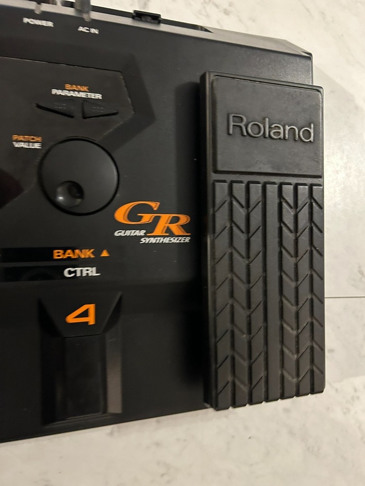 Roland GR33