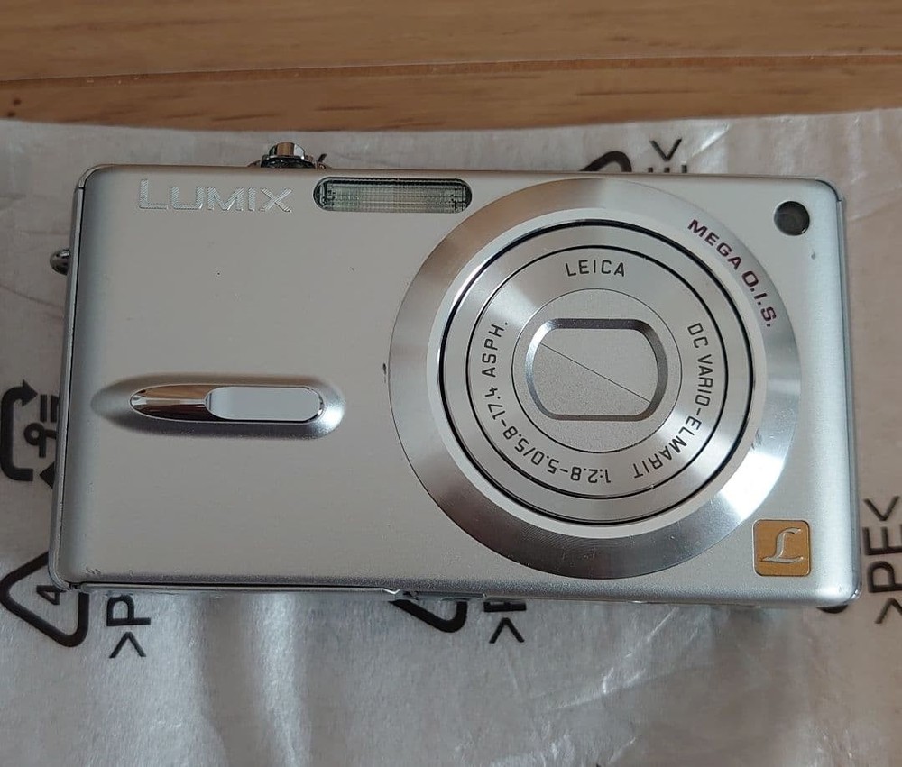 Panasonic DMC-FX9-S Compact Digital Camera Excellent Condition Great Features