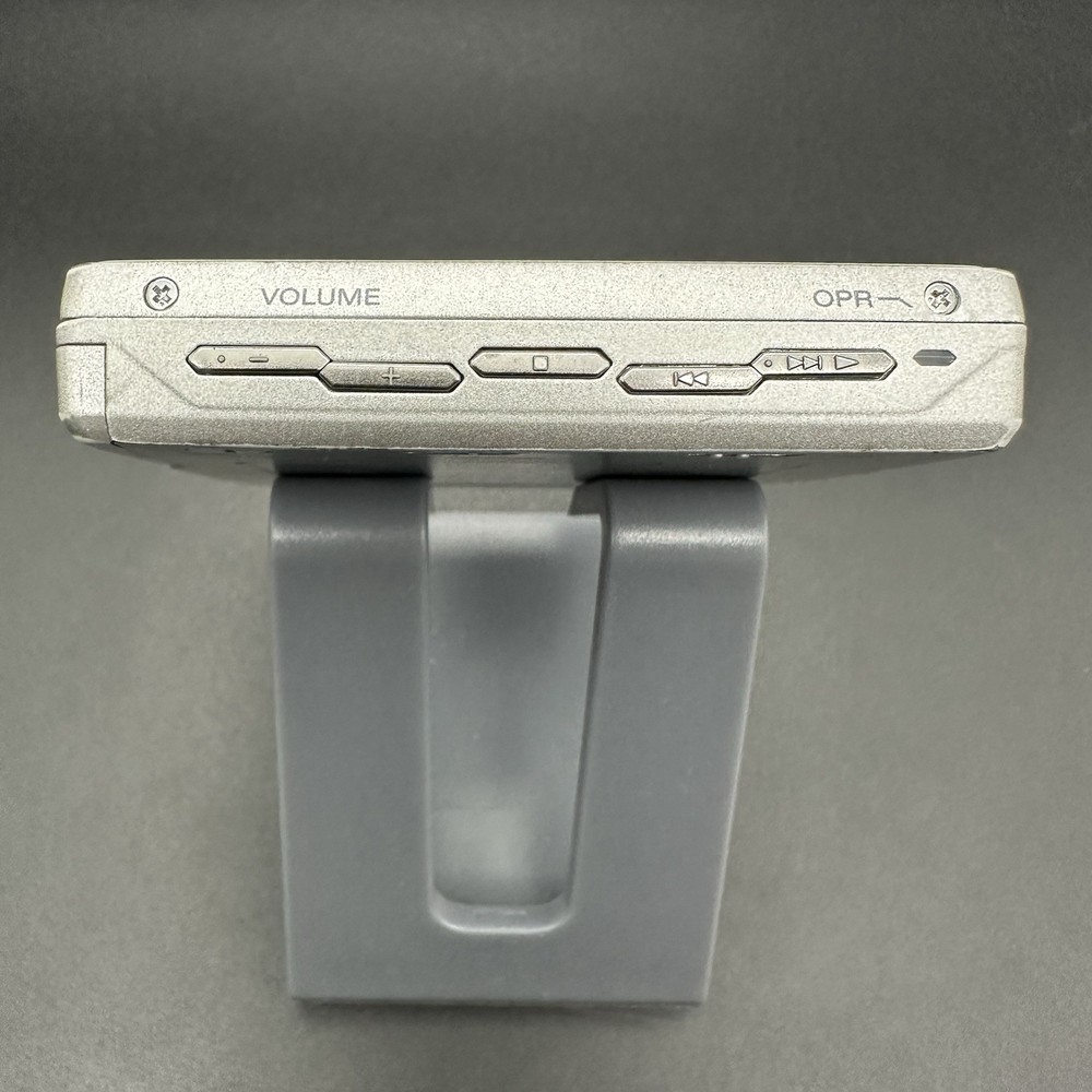 SONY MZ-E90 Minidisc Player Tested silver with Remote & AA Battery slider
