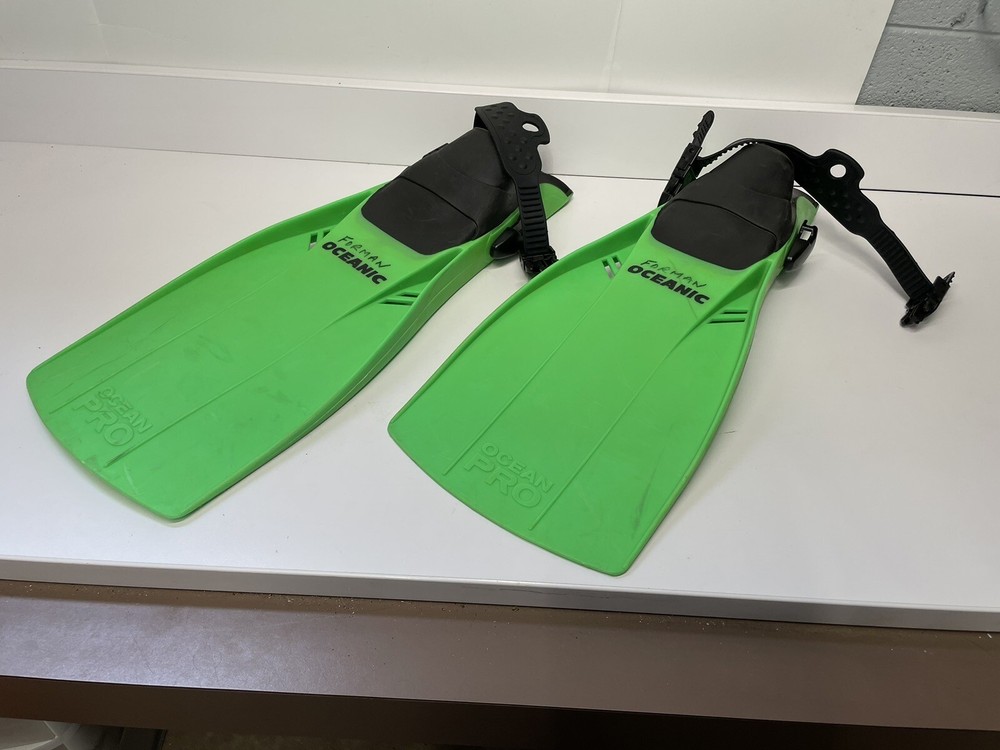 Green Forman Oceanic Ocean Pro Scuba Diving Flippers Fin Adjustable