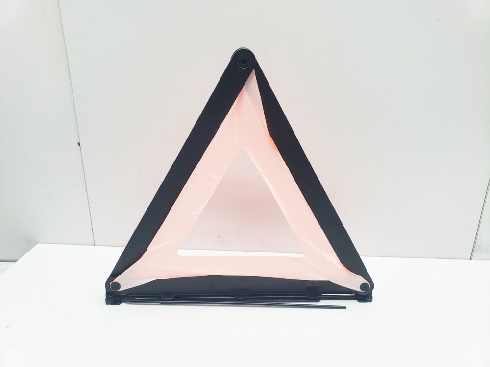 MG HS HAZARD WARNING TRIANGLE WITH BRACKET 2023 10526429