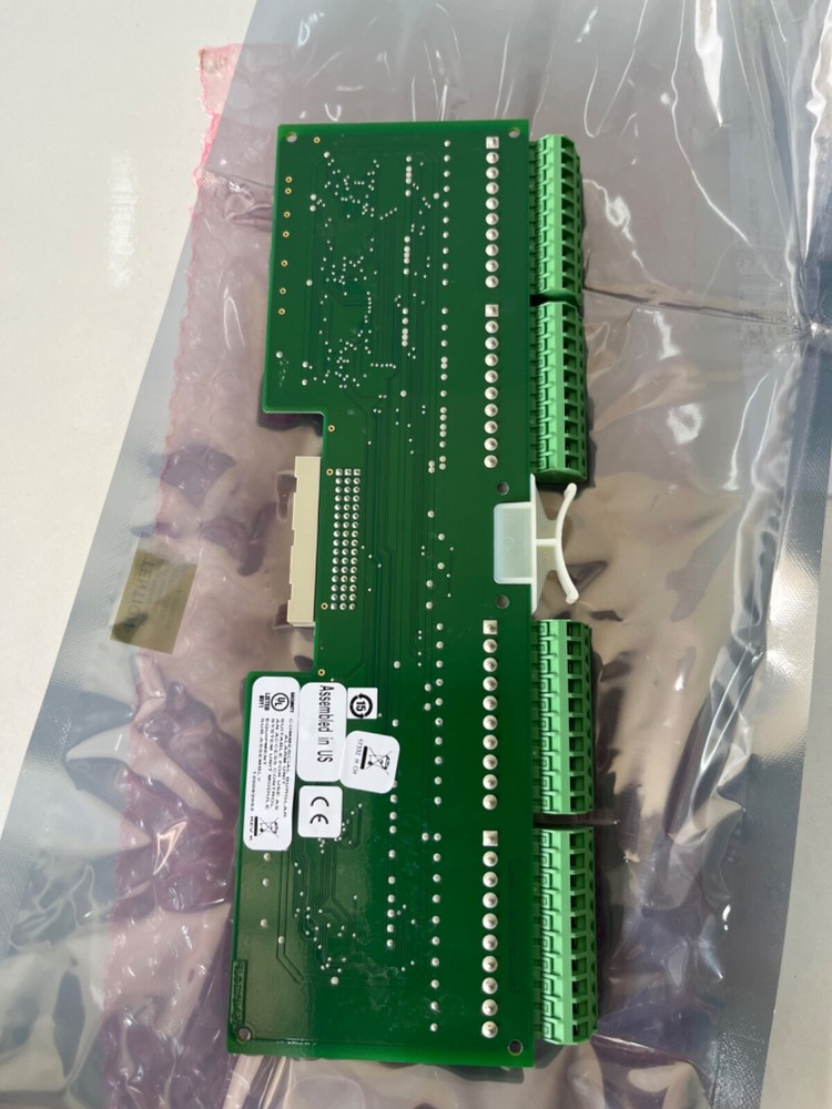 UTC FIRE & SECURITY 110071001 OUTPUT MODULE * NEW IN THE BOX"