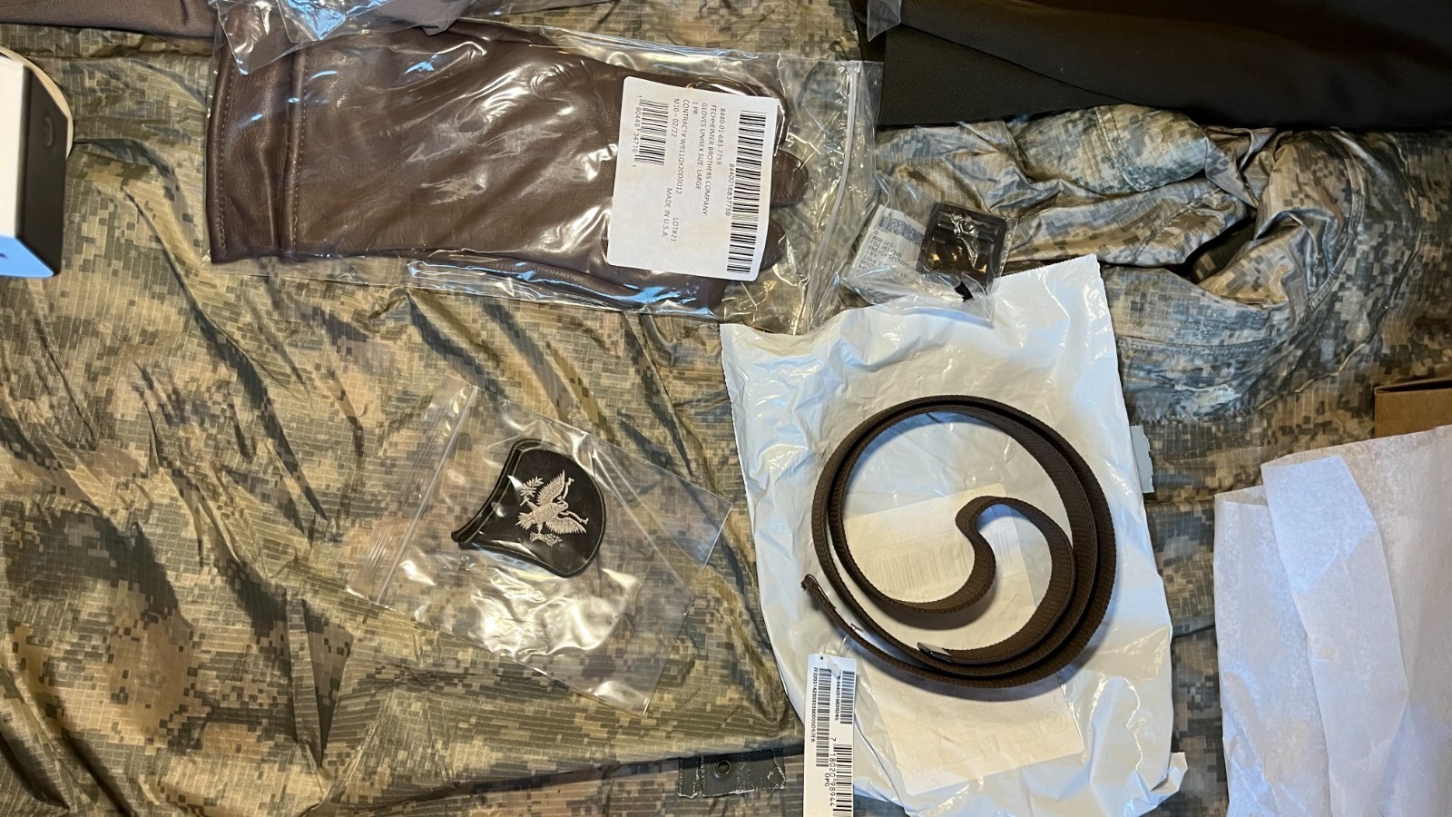 Army issue AGSU Military Service Uniform (NEVER WORN)