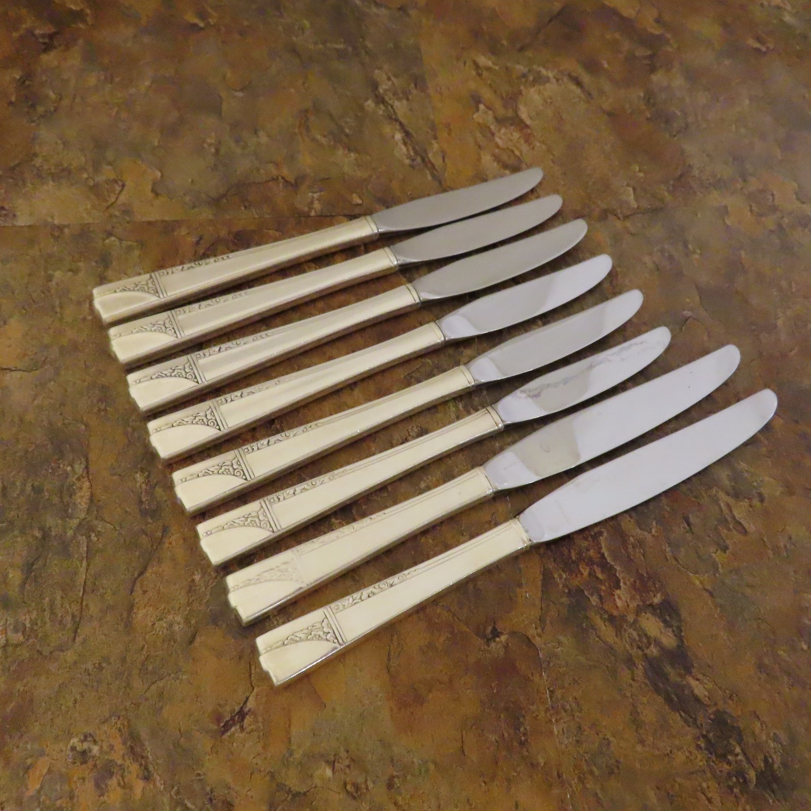 Oneida Caprice Set of 8 Grille Dinner Knives Nobility Silverplate Flatware Lot A