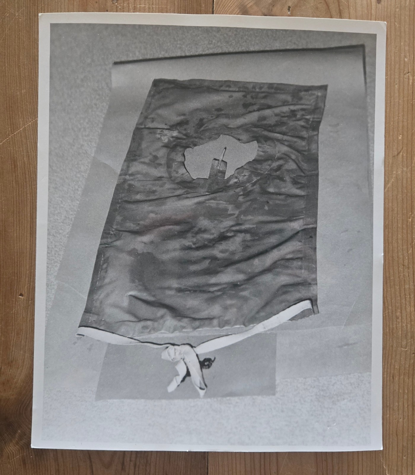 4 Original 1962 Escape from Alcatraz Photos - Prison Cell, Vent, Life Vest