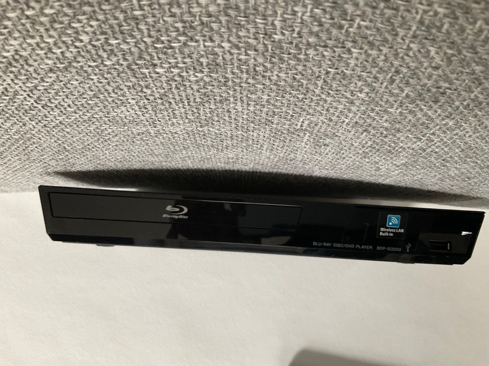 Sony BDP-S3200 Blu-Ray DVD Player & Remote, Power Plug untested