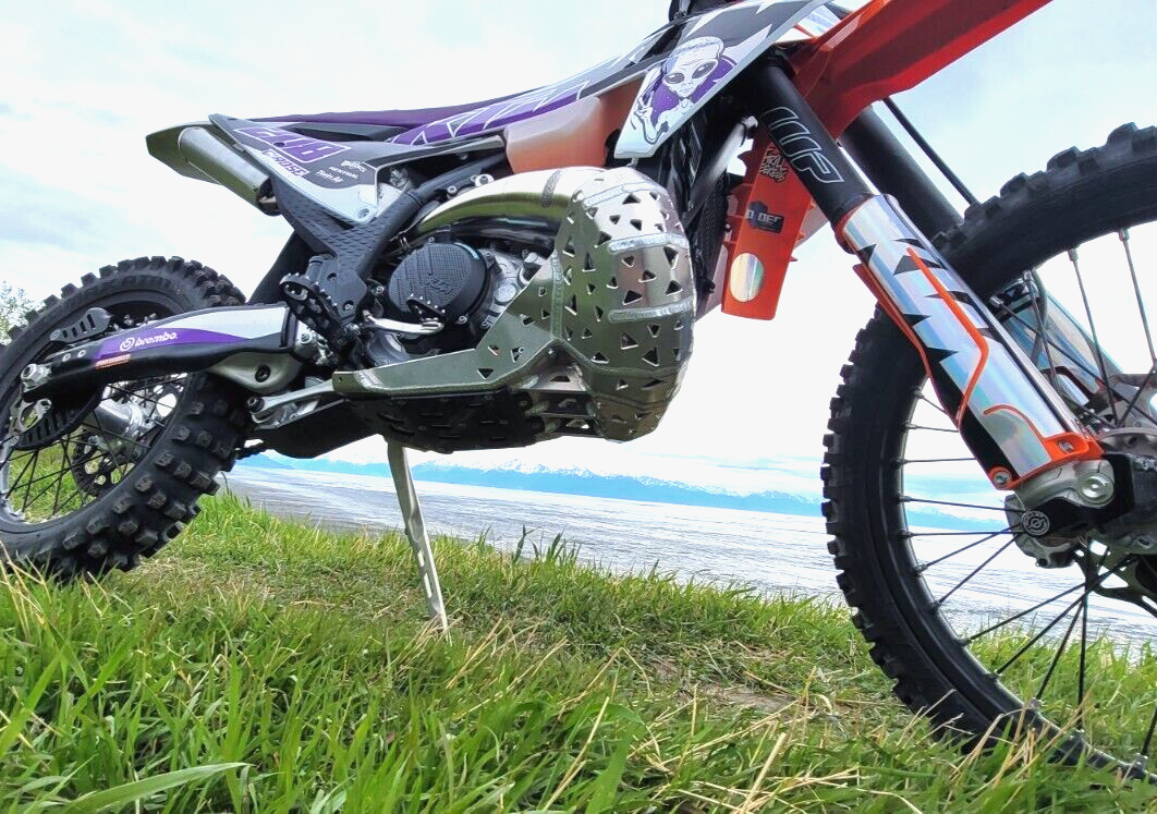 Bash Plate With Pipe Guard For KTM-HUSKY XC-XCW-SX-EXC /TBI 250/300 2T 2024-2025