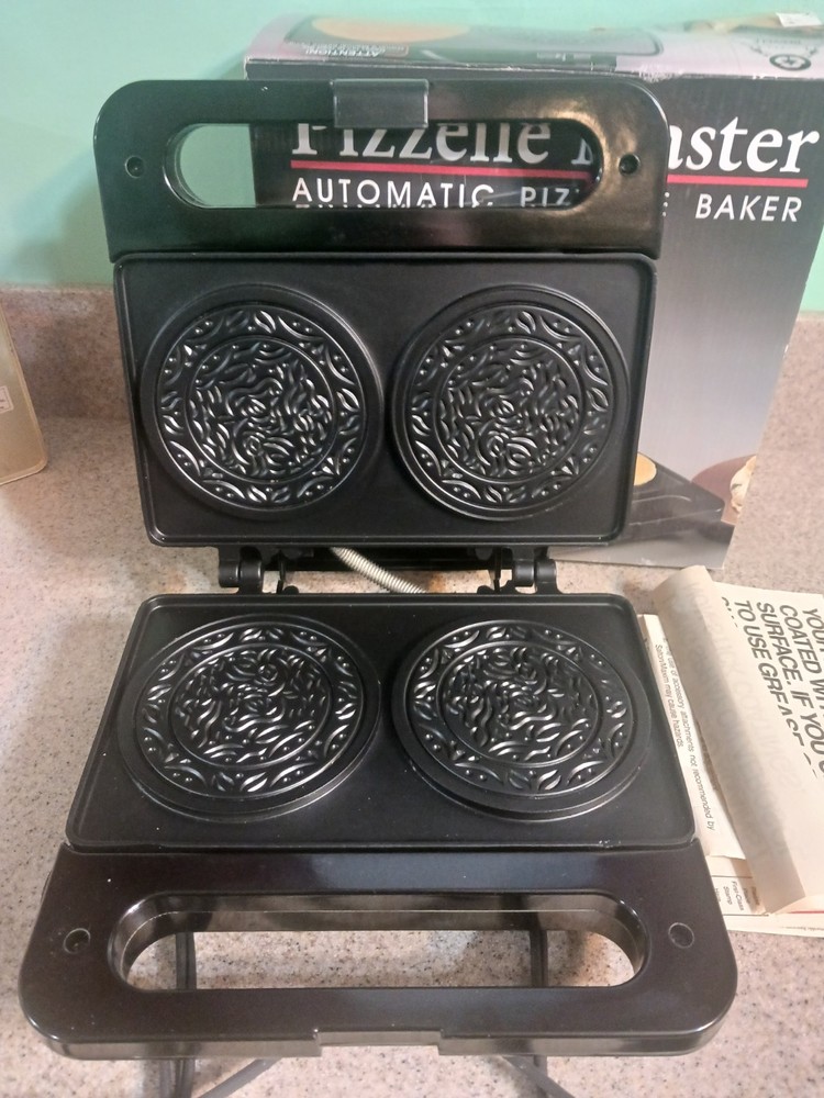Pizzelle Master / Automatic Pizzelle Baker WORKS WELL