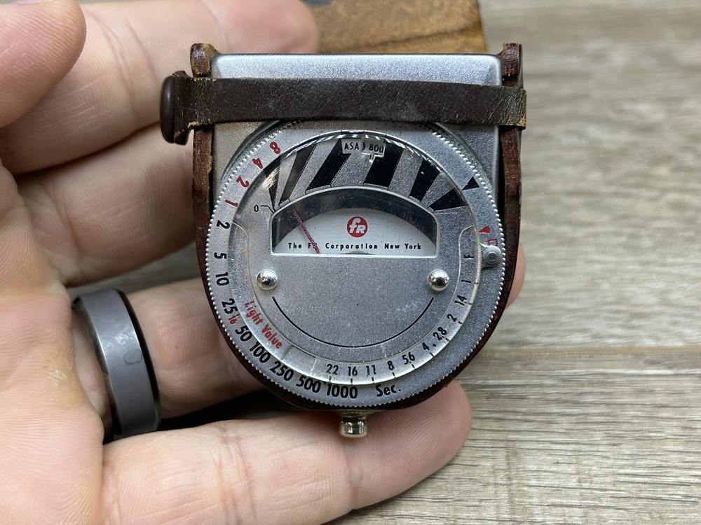 Vintage FR EM-1 Selenium Light Meter w & Leather Case