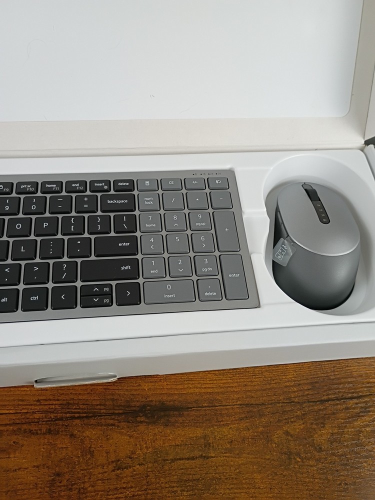 NEW Dell KM7120W Bluetooth/Wireless Keyboard/Mouse Bundle - No Dongle