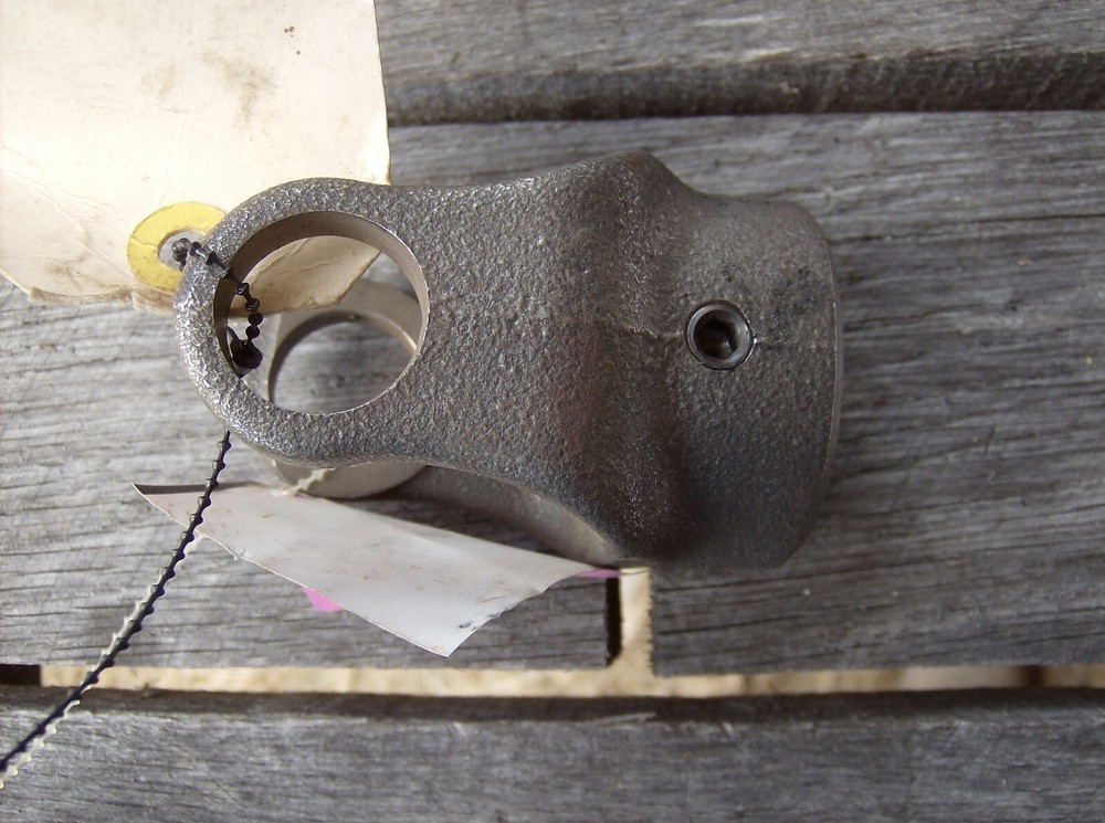 8060518 IMPLEMENT YOKE ROUND BORE 1 1/8" WITH DOUBLE KEYWAYS