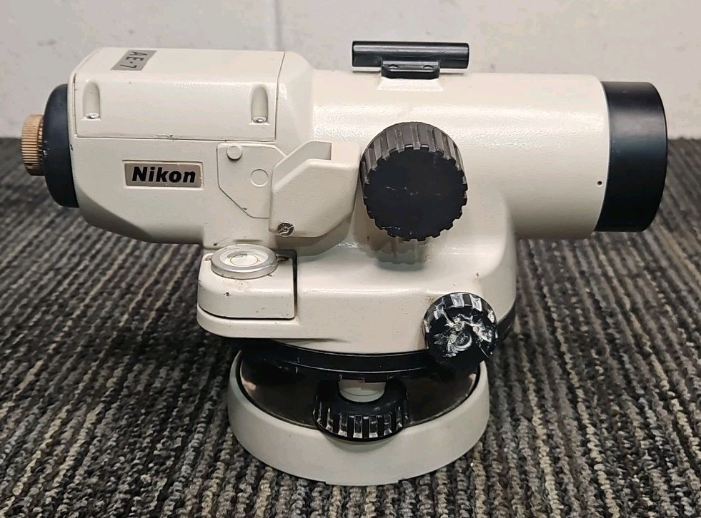 Nikon AE-7 30X Automatic Level with Case