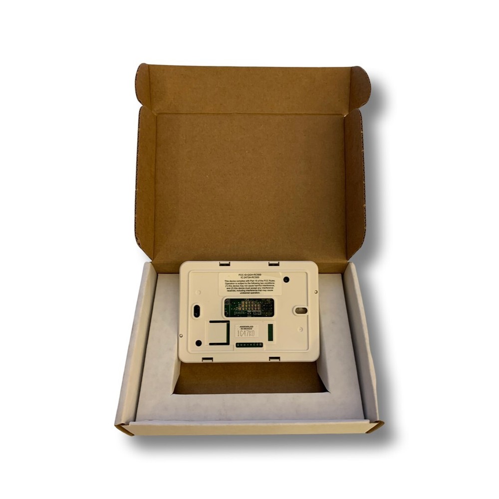LEVITON omnistat 3 PROGRAMABLE thermostat. 