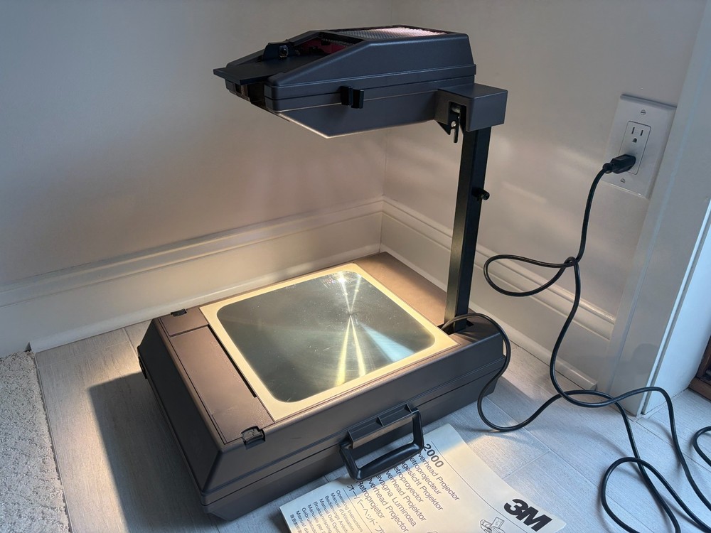 3M 2000AG Compact Portable Overhead Projector