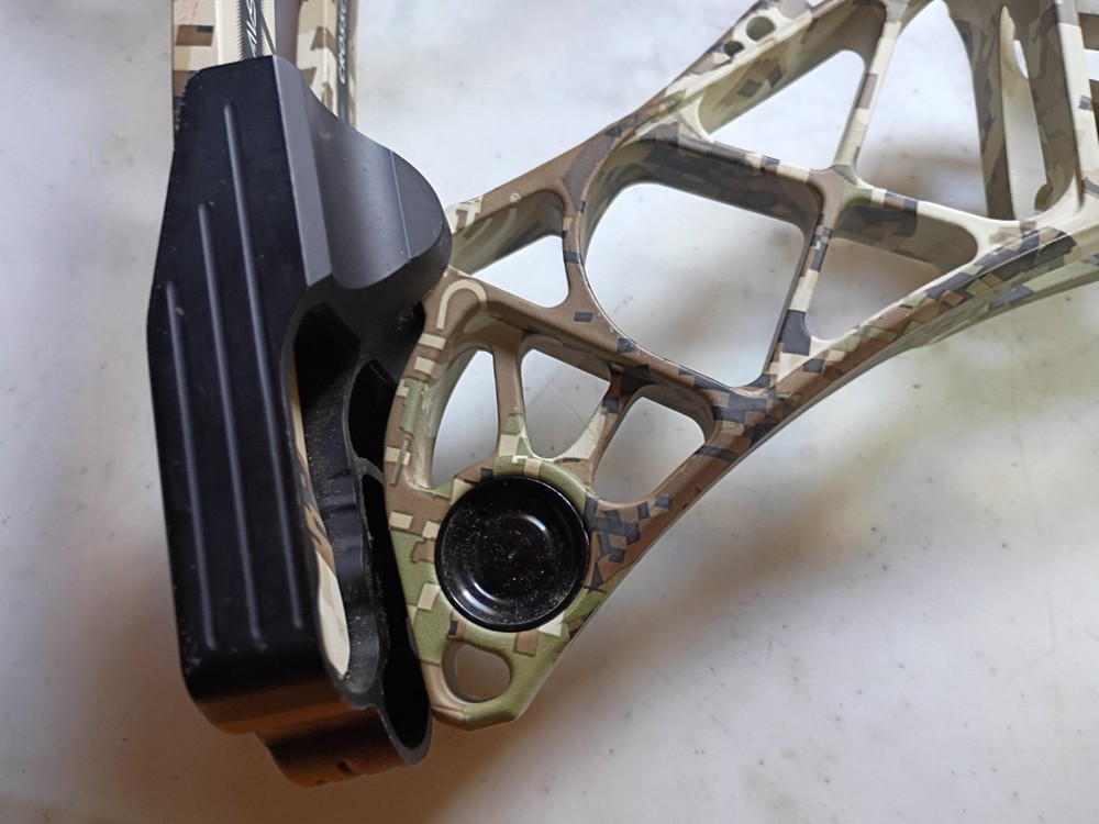 Mathews VXR 28 Optifade Elevated Camo 28” 70lb