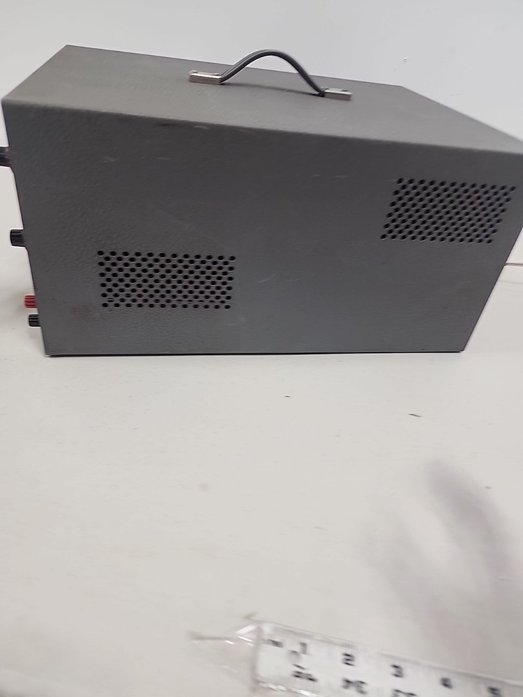 Devry Bell & Howell Schools Model 34 Oscilloscope Analyzer Powers Up