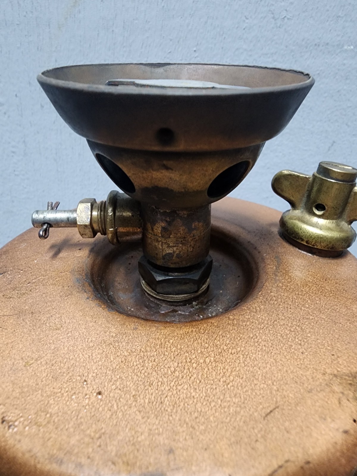 PHOEBUS 725 GASOLINE STOVE. RARE VERSION.