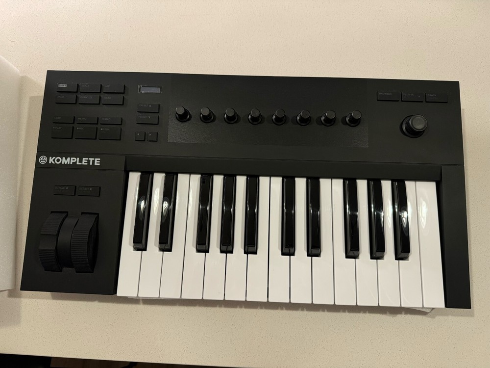 Native Instruments Komplete Kontrol A25 25-Note USB MIDI Keyboard Controller
