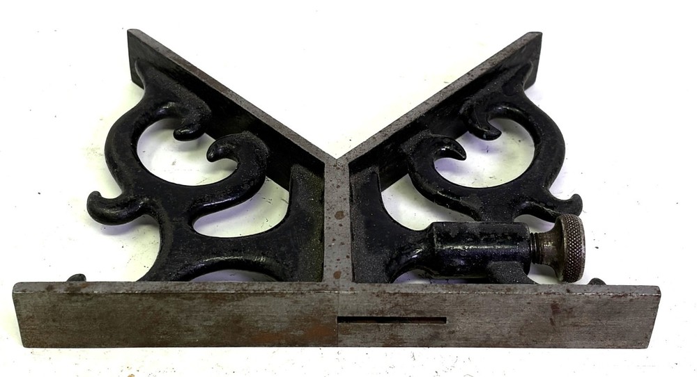 Chaplin Center Square Head