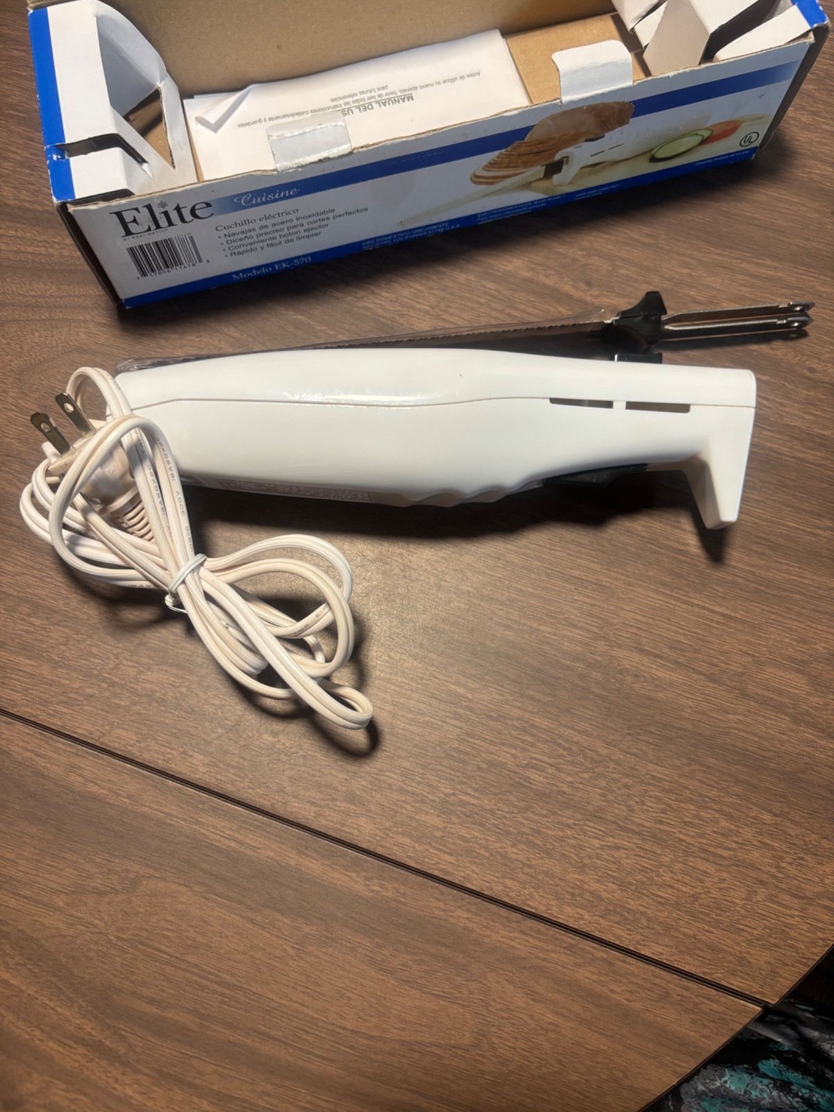 Elite Cuisine Electric Knife Stainless Steel Blades Model EK-570 White UL Certif