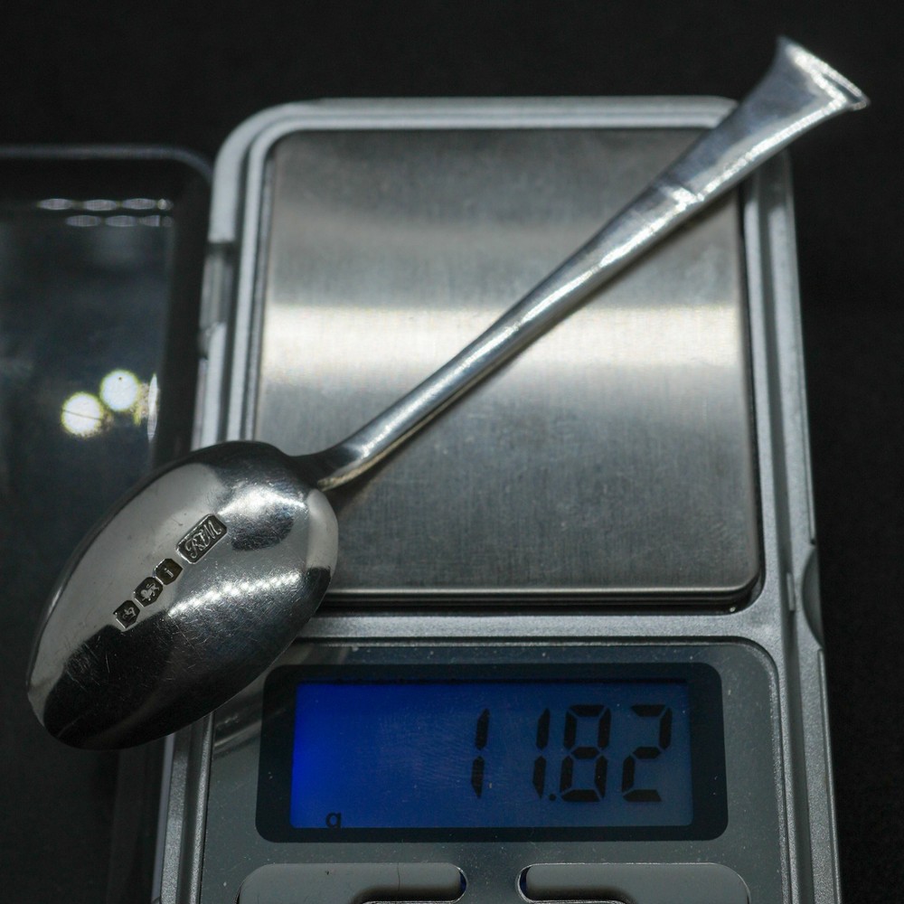 Antique Solid Sterling Silver Art Deco Teaspoon. 12g.