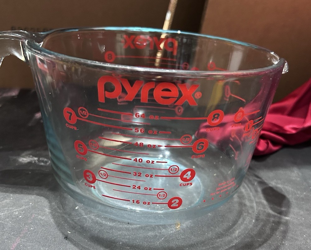 Pyrex Glass 8 Cup Liquid Measuring Cup Clear Round