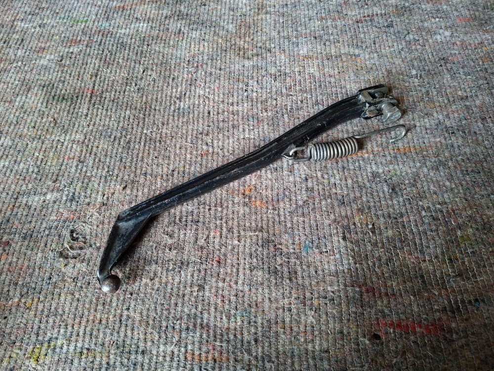 Kawasaki GT550 - Side Stand & Spring