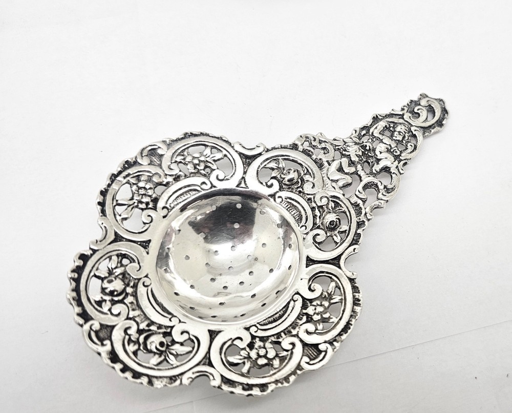 ORNATE CHERUB & FLOWERS 830 SOLID SILVER OTC TEA STRAINER W/DRIP STAND