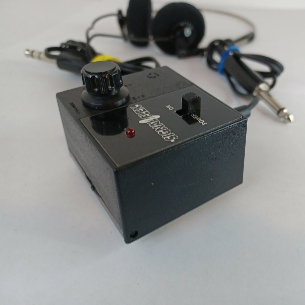 Signal Flex Headphone Amp – With Headphones - Working