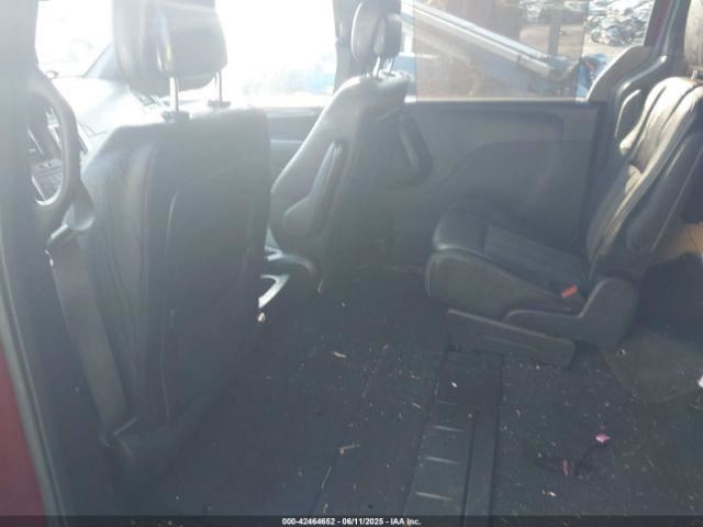 TOWN COUN 2014 Glove Box 4907357