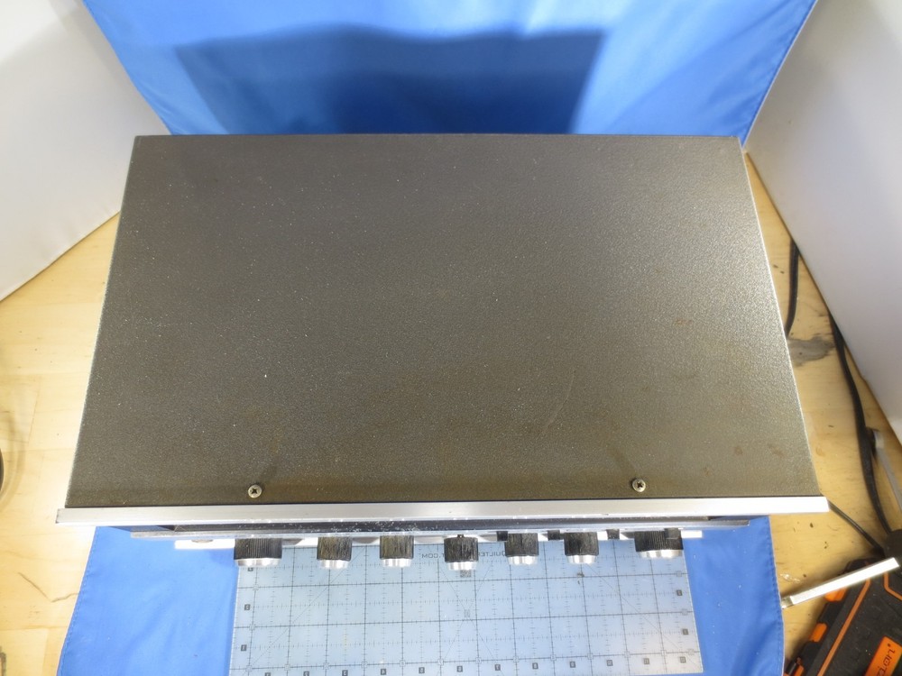 Realistic DX-160 Solid State Communications Receiver Powers on (Parts/Fix ONLY!)