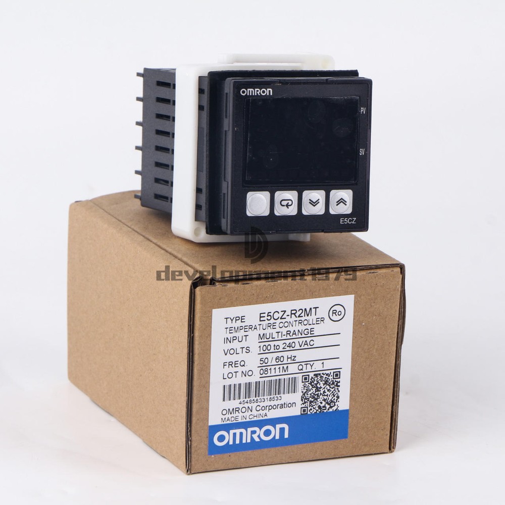 One Omron E5CZ-R2MT Temperature Controller 100-240VAC E5CZR2MT New