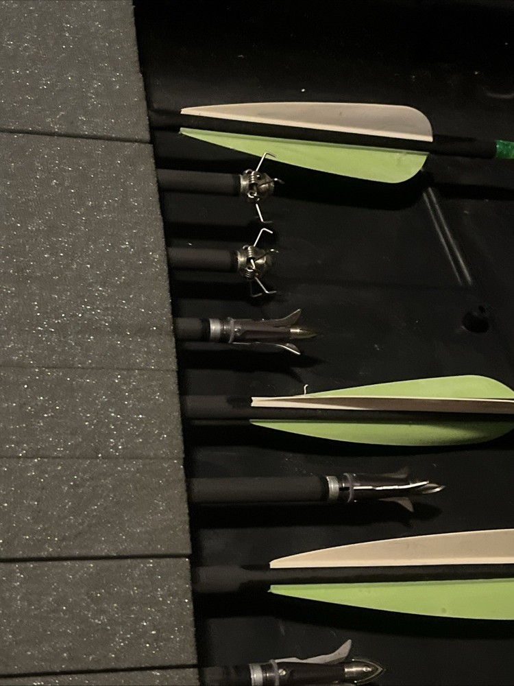 PSE Pro Series The Beast Compound Bow With Arrows, Tips And More Accesories