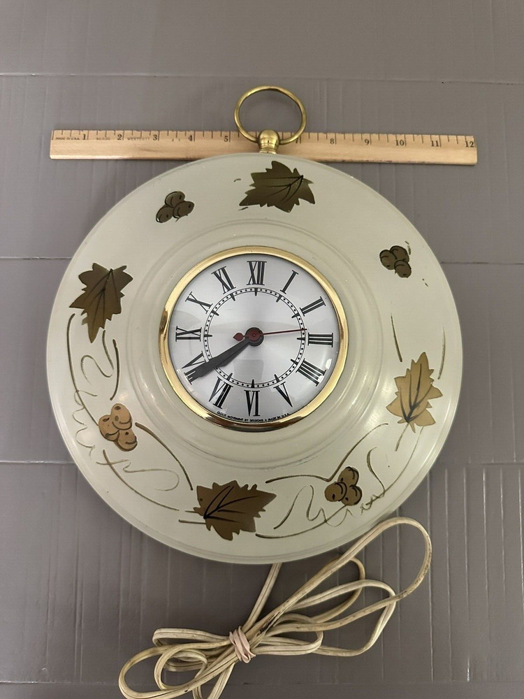 Vintage Mid Century Sessions Fall Berry & Leaf Electric Wall Clock TESTED WORK