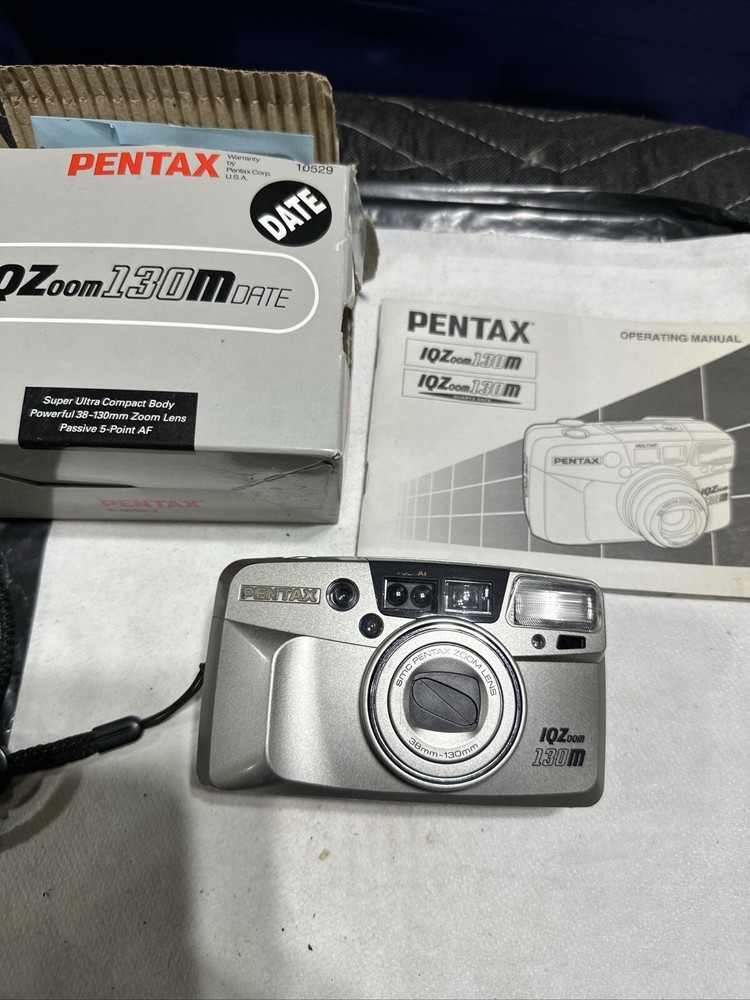 Several Vintage Cameras And Flash Bulbs, Read Full Description