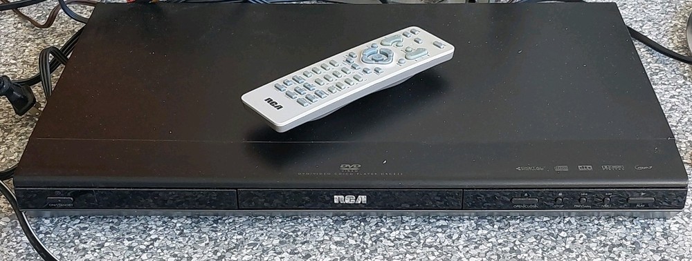 RCA DVD Video / CD / CD  Player DRC233 Bundled With Remote
