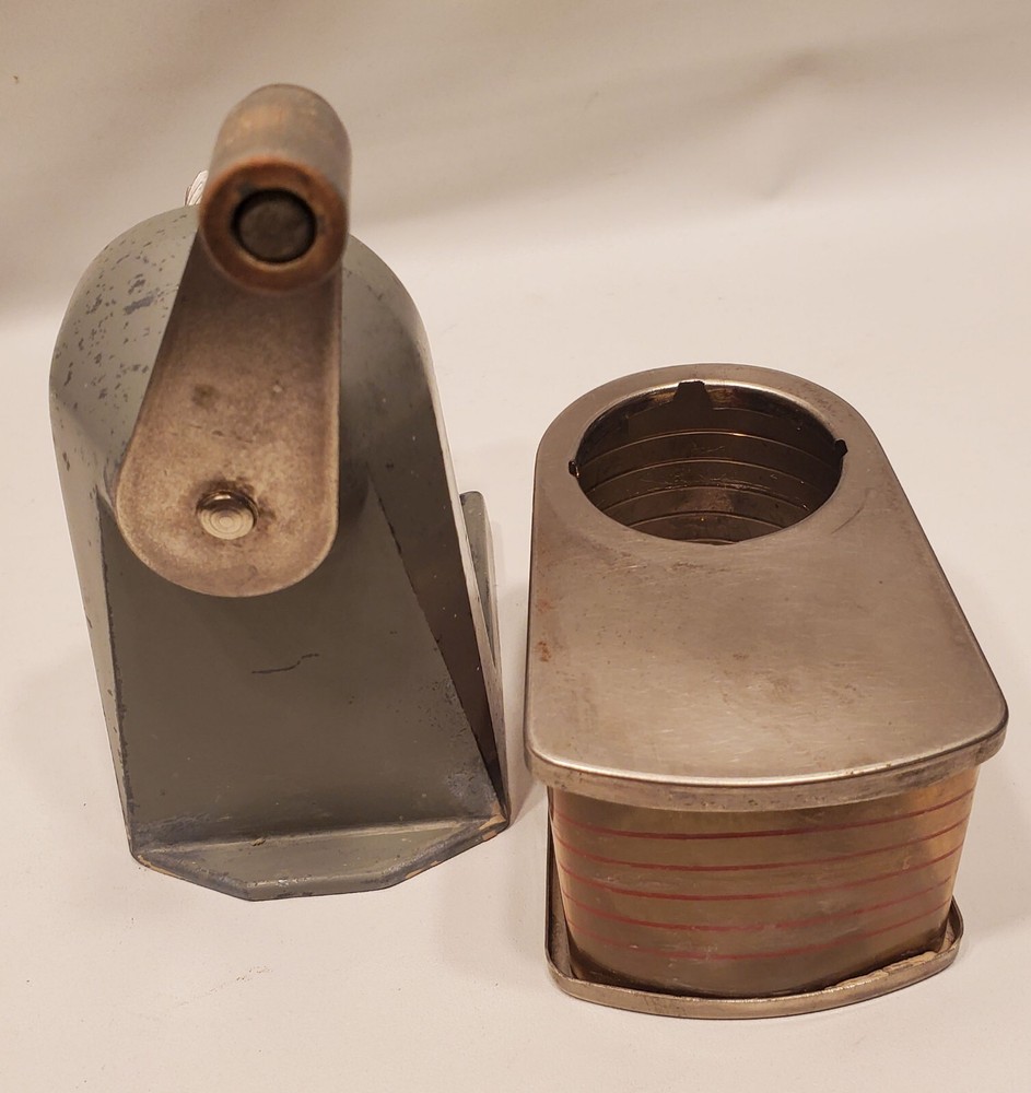 DELUXE CHICAGO AUTOMATIC PENCIL SHARENER CO APSCO