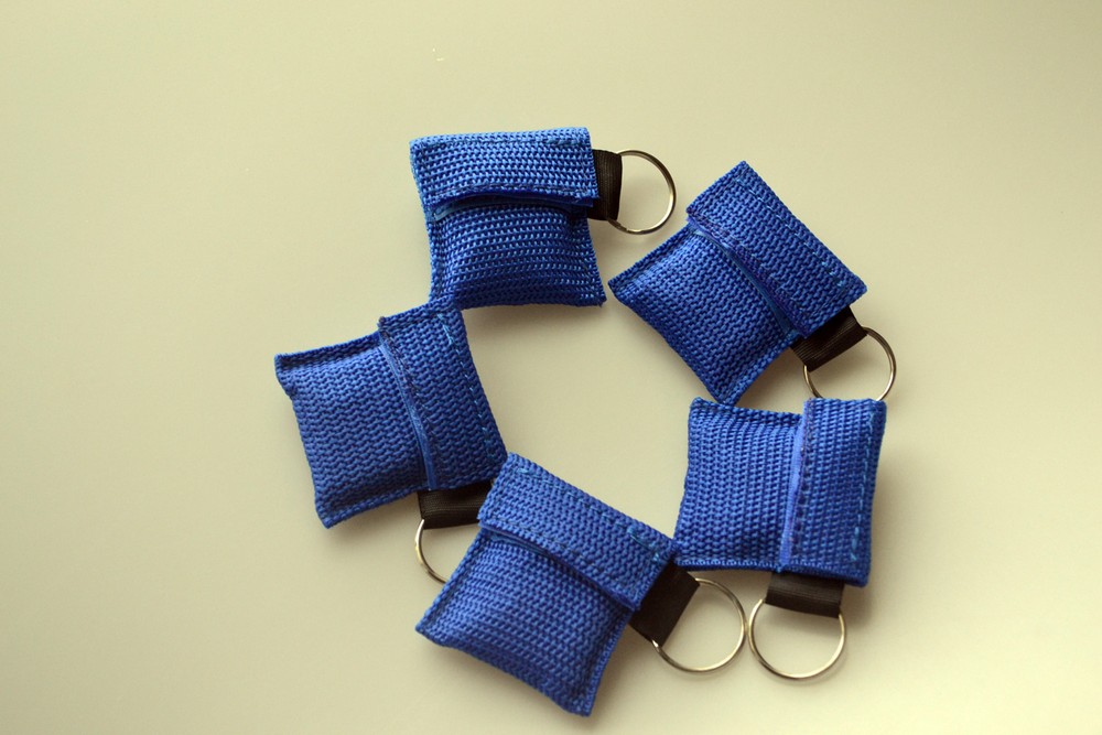 100pcs First Aid CPR Mask CPR Face Shield Emergency Training Blue One Way valve