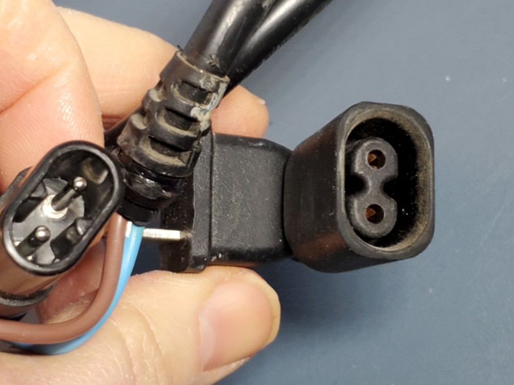 Logitech alert LA700e Replacement Part - OEM 5' Power Cord And 90 Degree Plug