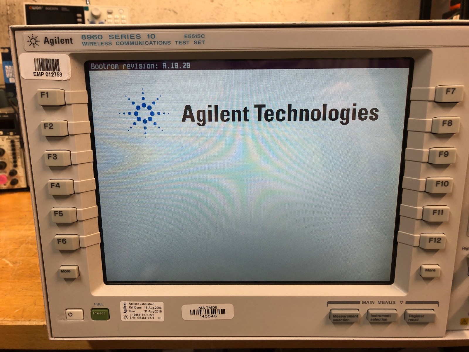Agilent 8960 Series 10 E5515C Wireless Communications Test Set, Powers up