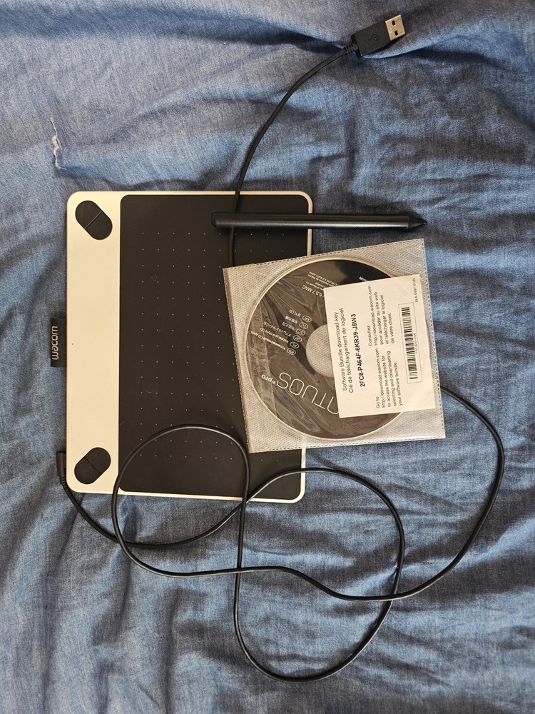 Wacom Intuos Graphics Tablet White w/ software CD