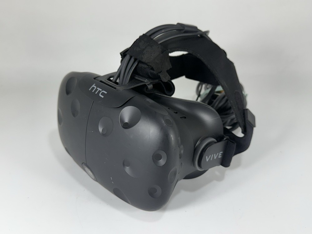 HTC Vive Virtual Reality System Bundle with Controllers - Missing Link Box