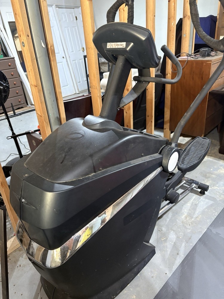 Octane Fitness Elliptical Exercise Machine